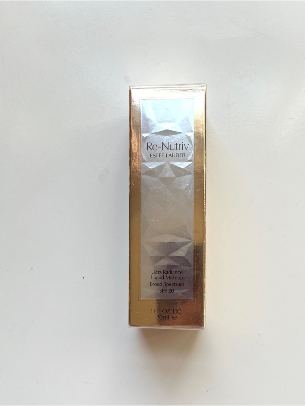 Estée Lauder Re-Nutriv Ultra Radiance Liquid Foundation 3c2 Pebble New